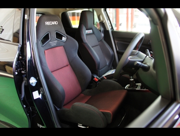 SUZUKI スイフトスポーツ ZC33S（2017年） に RECARO（レカロ） SR-7