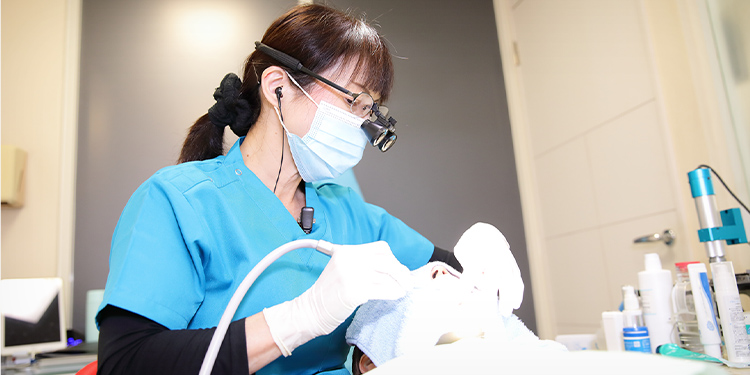 伊勢原市の見えない矯正歯科治療専門外来｜神奈川県で歯を抜かない(非