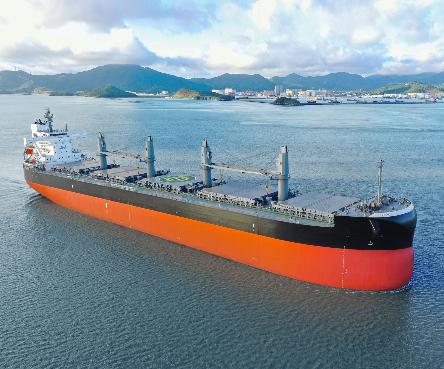 常石造船の中国拠点、TESS66 AEROLINEを竣工|常石造船株式会社