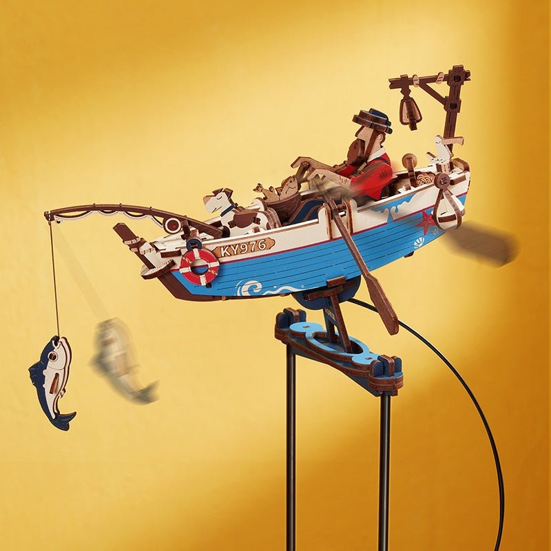 R)MCD02 波間の釣り人