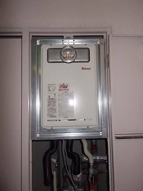 RUX-A1616T(A)-E - 扉内設置（丸排気） | リンナイ | ガス給湯器交換