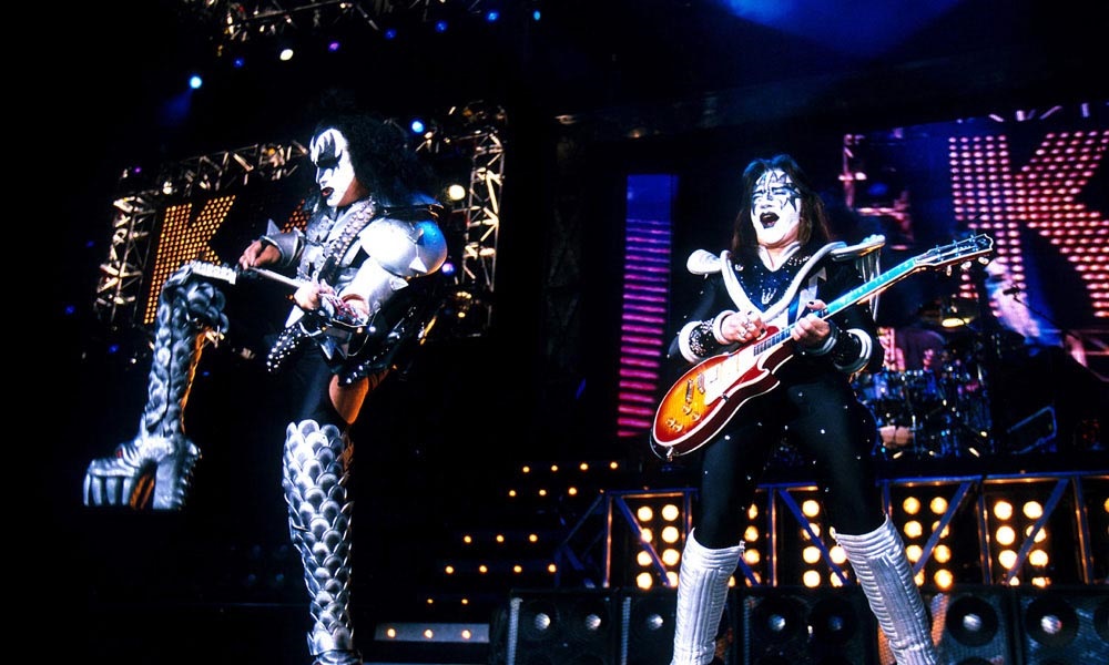 KISSが新たなライヴ・シリーズを発売。第1弾は2001年の東京公演