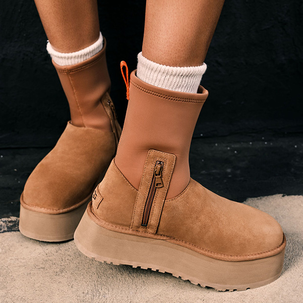 美品】UGG FUNKETTE BOOT 23cm フロントジップブーツ 厚底 UGGファン