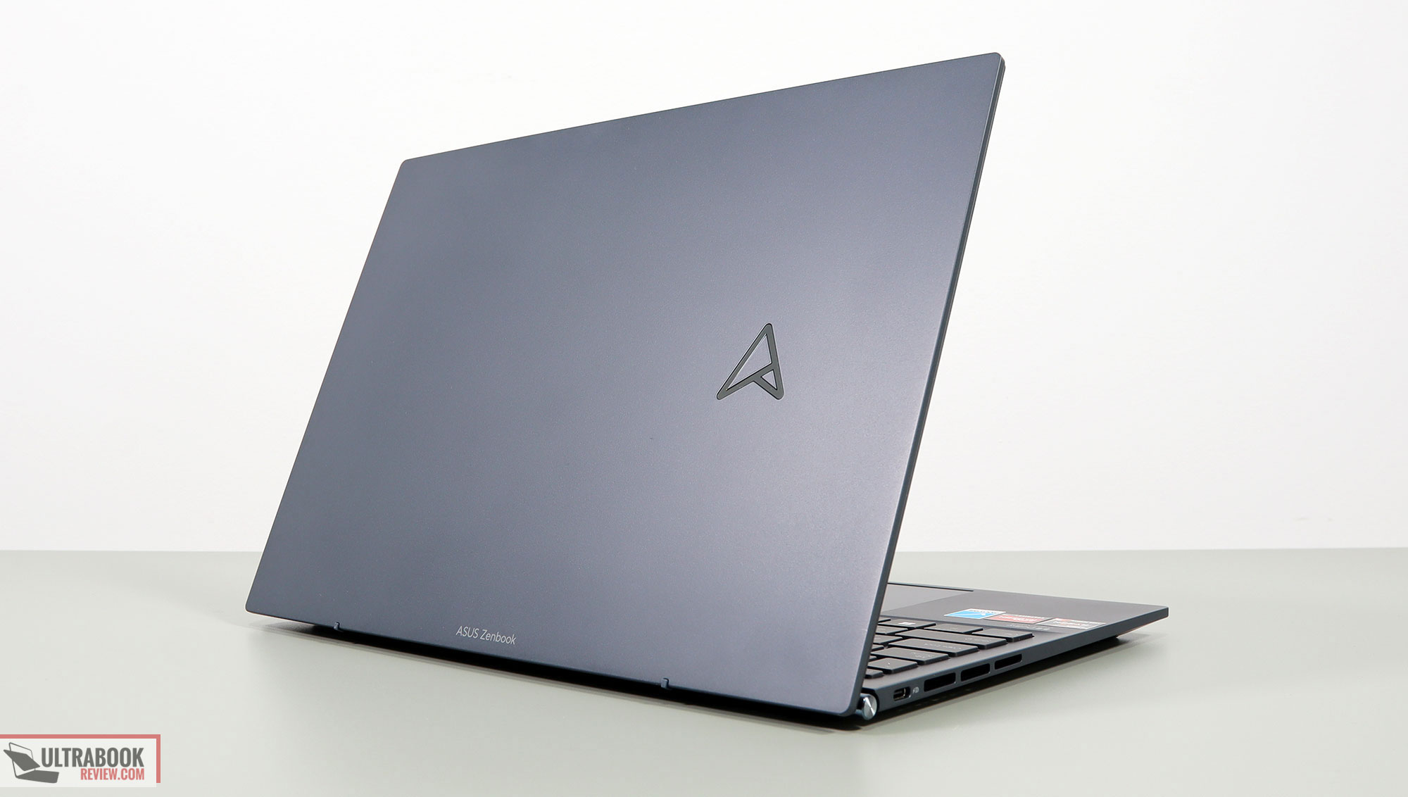 Asus ZenBook S 13 OLED review (UM5302TA model- AMD Ryzen 7 6800U