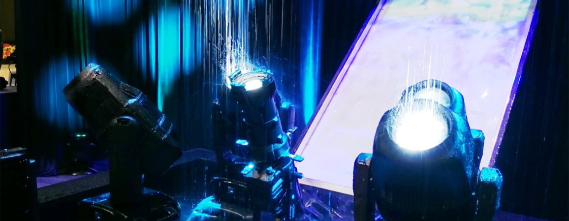 ムービングライト：東京舞台照明