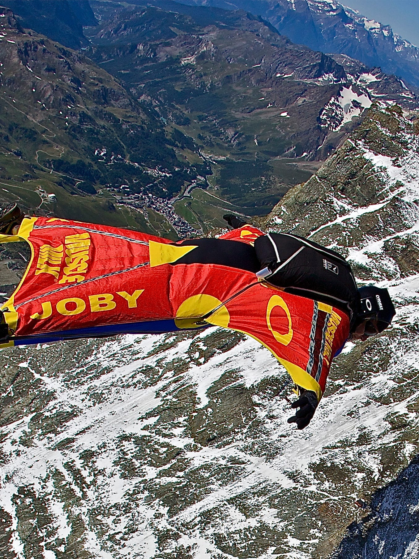 Discovery cancels Everest live jump after tragedy