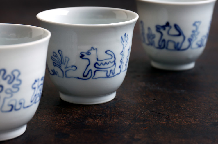 岡本修 染付木と動物猪口 ｜ 暮らしのうつわ花田 和食器 通販