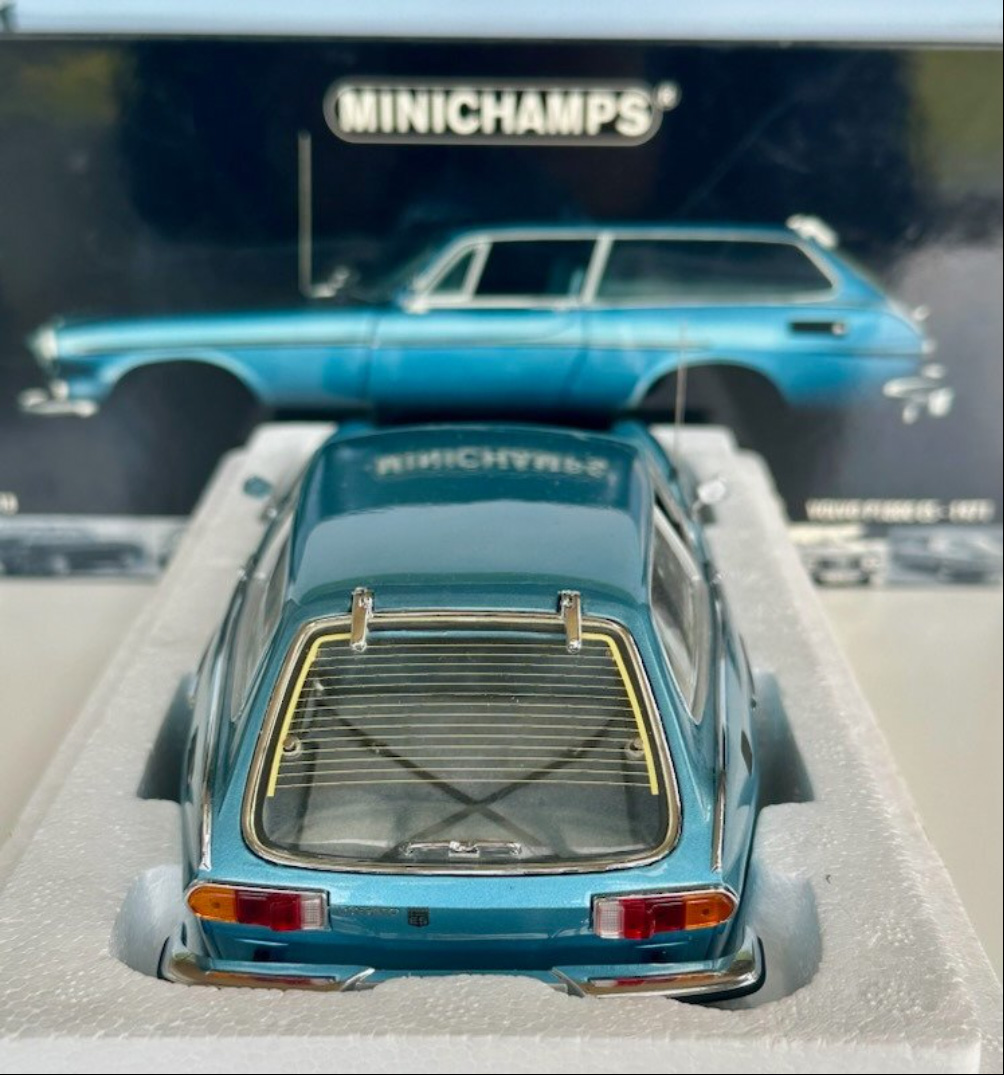 Volvo 1800 ES Blue - Minichamps 1:18 - Volvodrive Collection