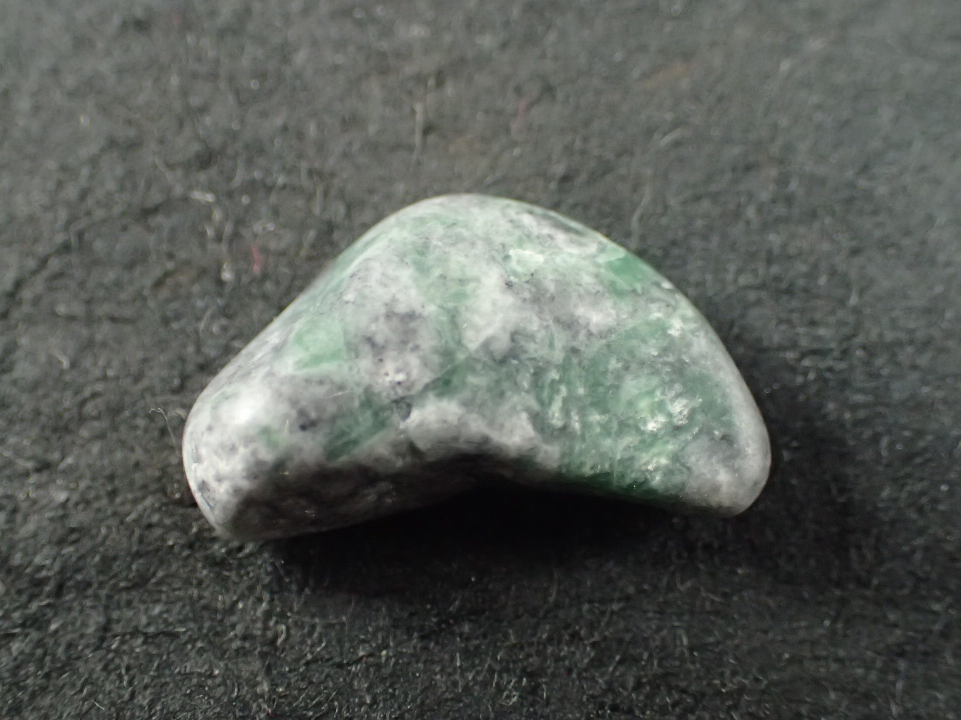 最高品質糸魚川翡翠(Itoigawa Jade) 新潟県糸魚川市産 ｜石の販売専門