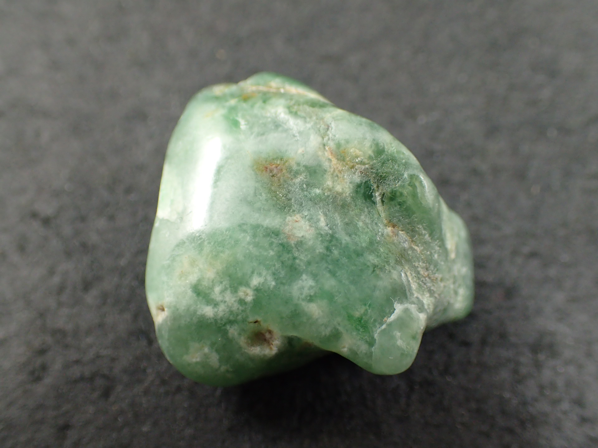最高品質糸魚川翡翠(Itoigawa Jade) 新潟県糸魚川市産 ｜石の販売専門