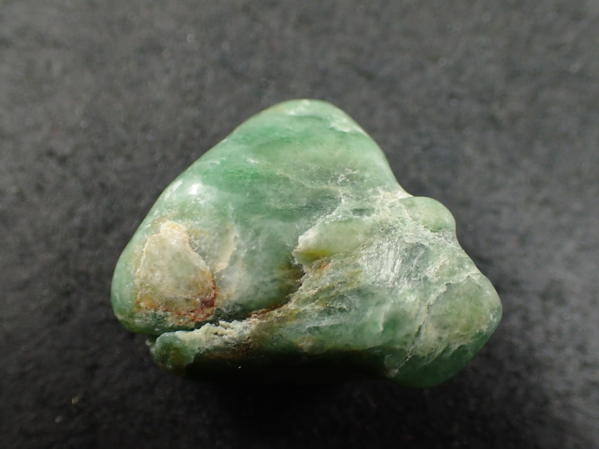 最高品質糸魚川翡翠(Itoigawa Jade) 新潟県糸魚川市産 ｜石の販売専門