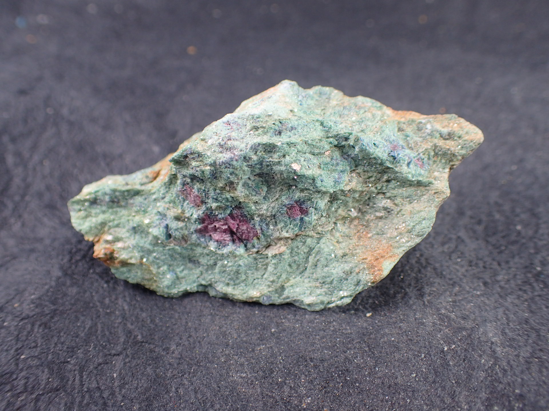 ルビー原石（コランダム、鋼玉） インド産 ｜石の販売専門店【vec