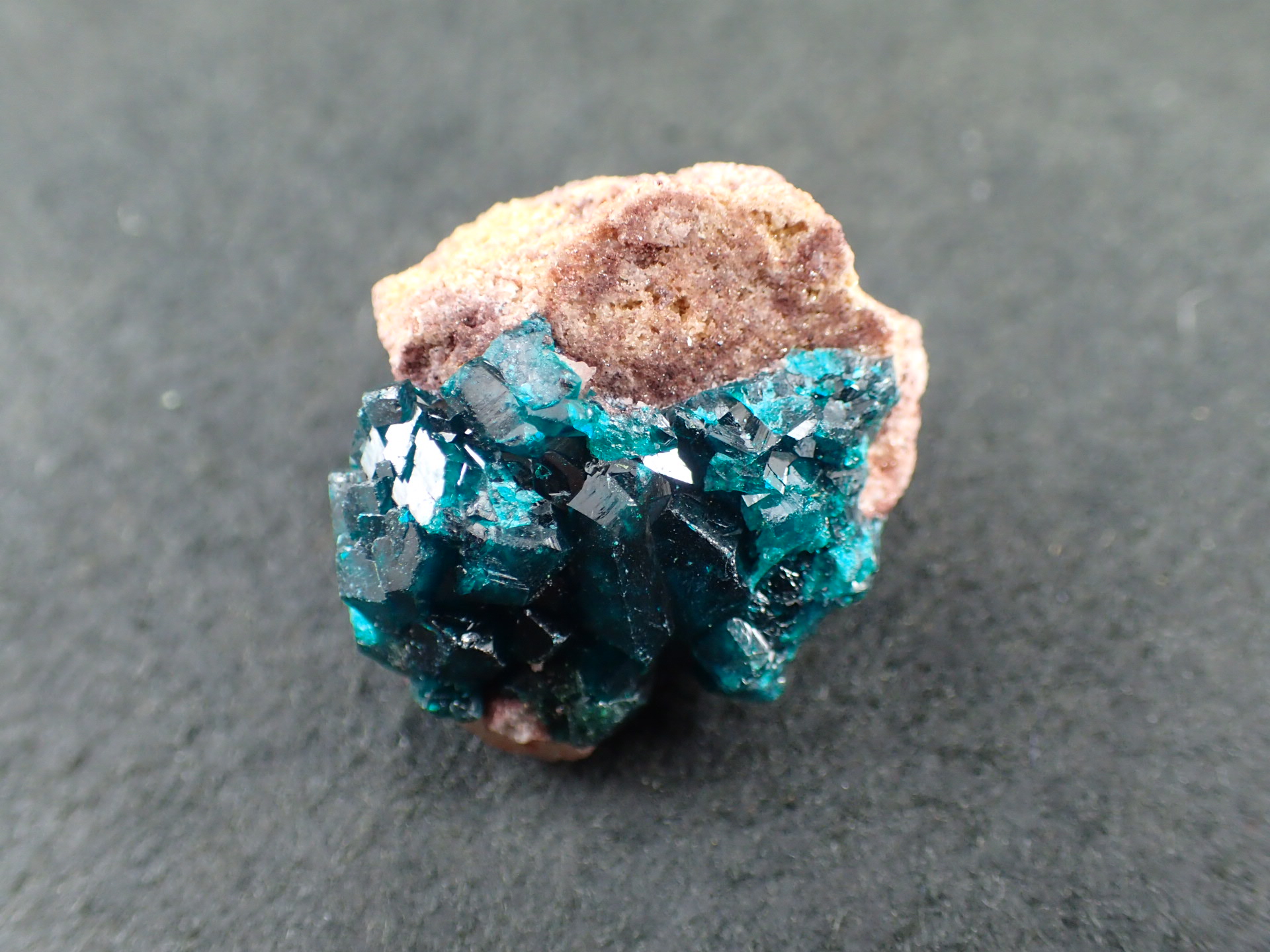翠銅鉱（ダイオプテーズ、Dioptase) ｜石の販売専門店【vec stone club】