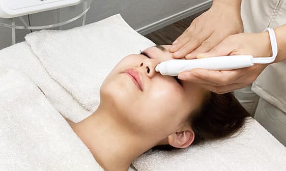 ハイドラフェイシャル」で毛穴レスなツルツル美肌に！ - まつげパーマ