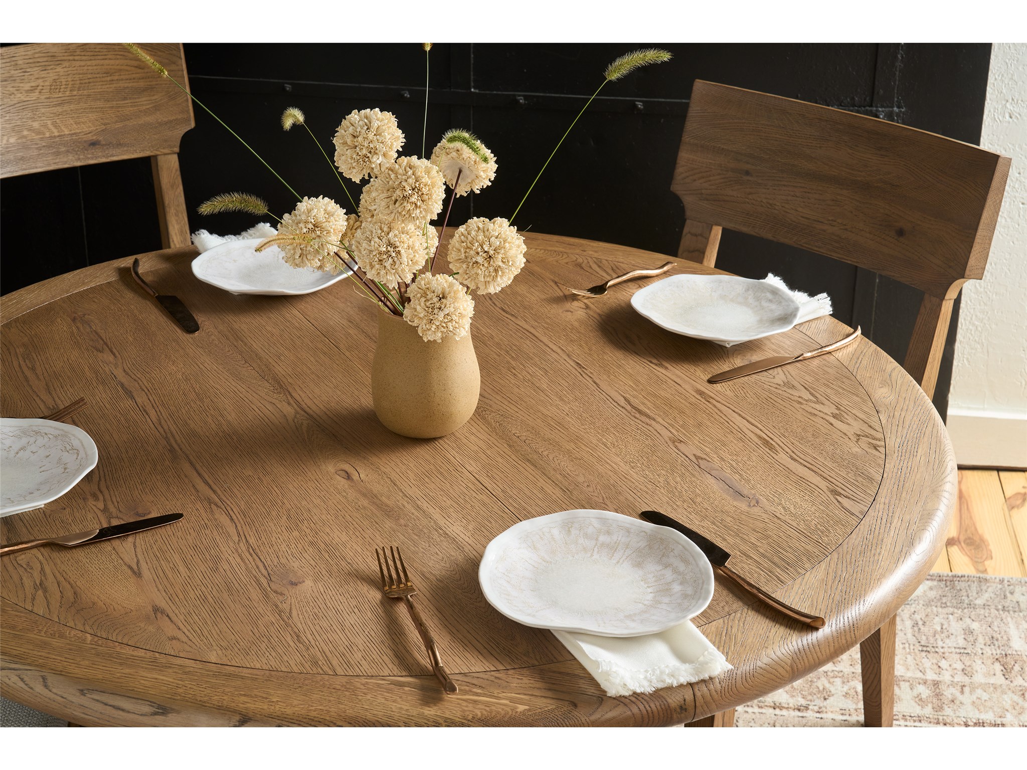 Griffith Park Sienna Round Dining Table | Universal Furniture