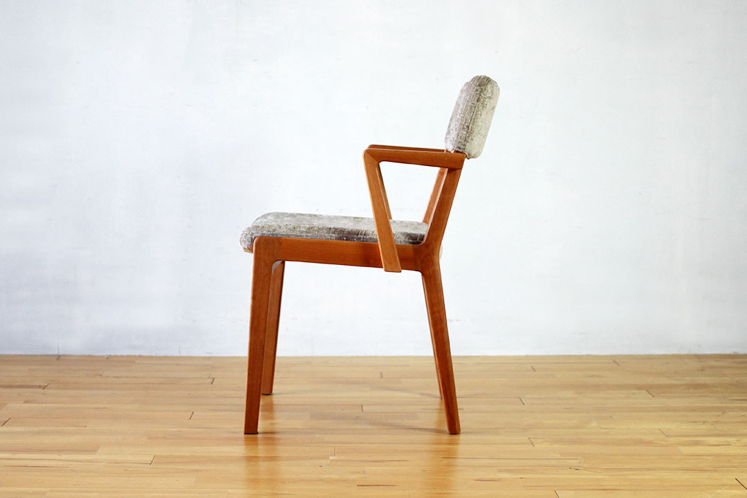 ハーフアームチェア DC349│くつろげて、出入りもしやすい。現代の