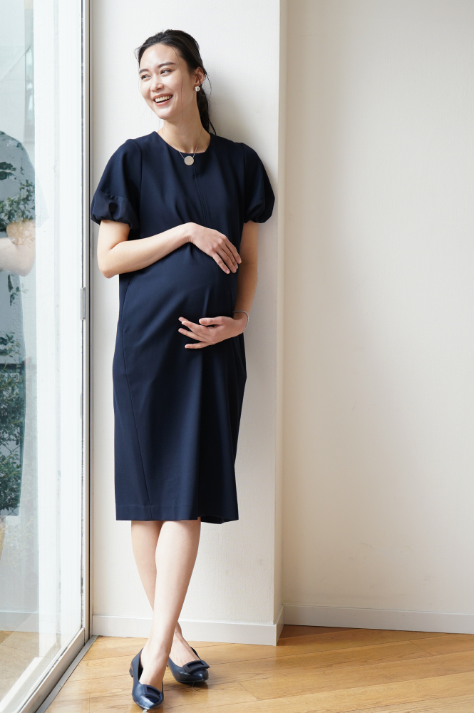 ボリュームスリーブがエレガントな雰囲気を漂わす“シアーランタン