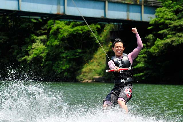 WHIZ（ウェイクボード体験） – 美郷町公式観光サイト