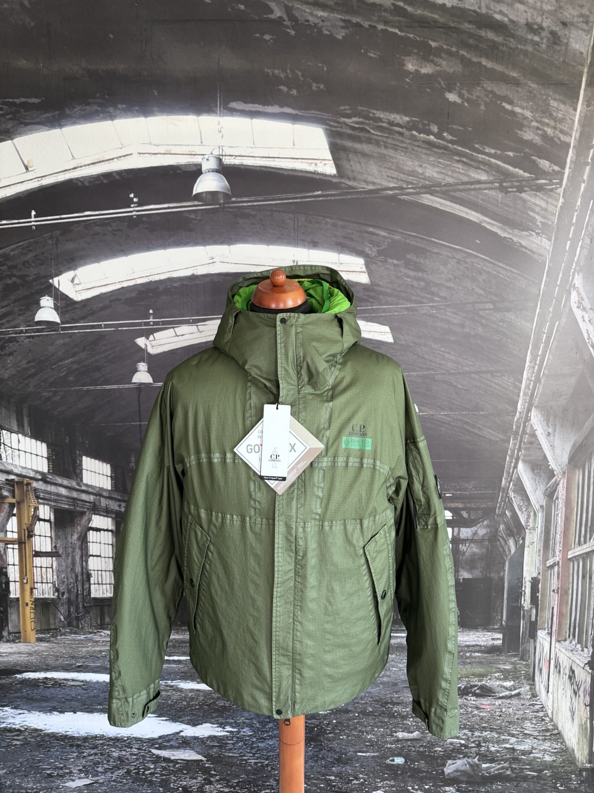 C.P. COMPANY GORE G TYPE LENS JACKET - X Clothing