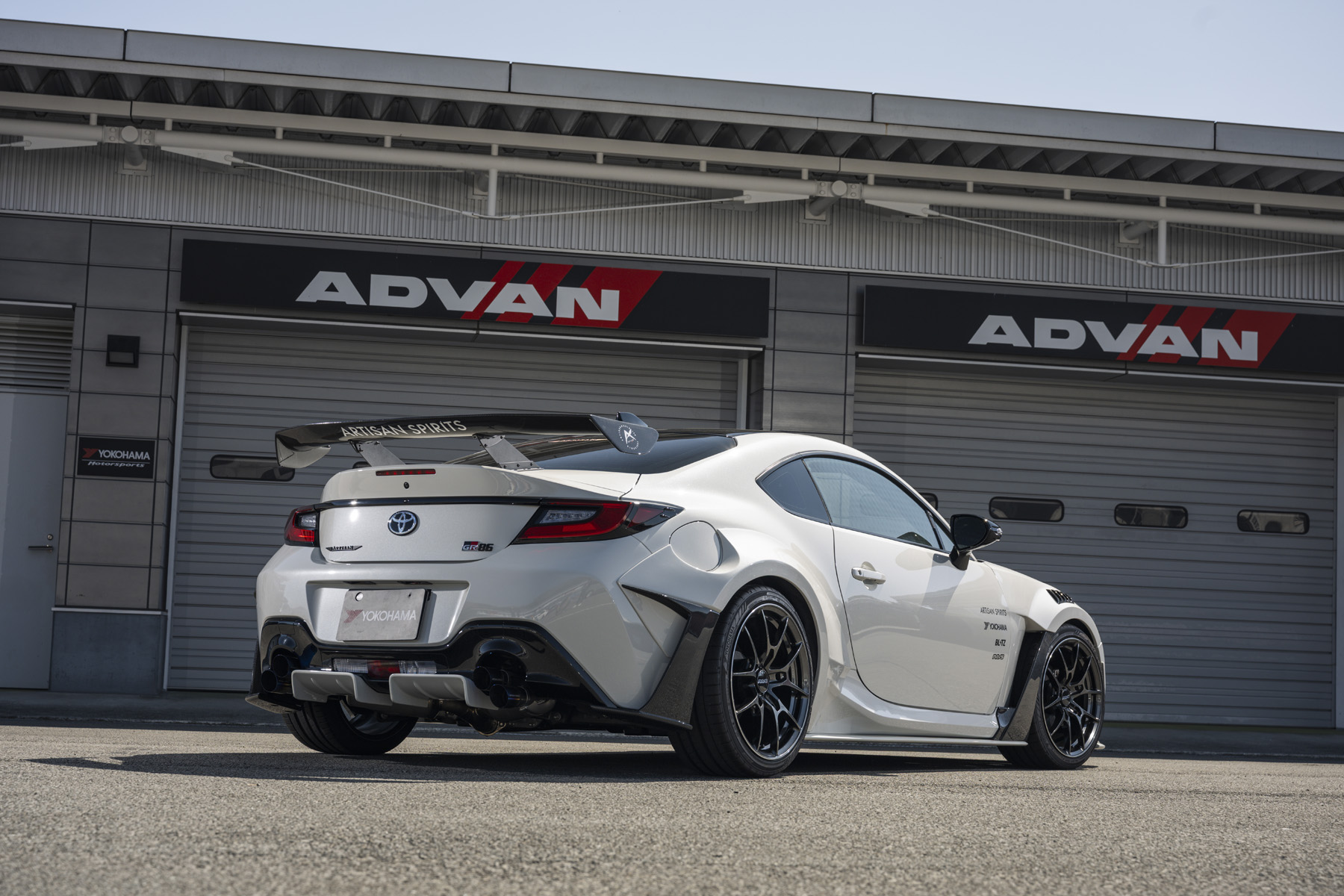 TOYOTA GR86 [ZN8] 2021y / ARTISAN SPIRITS [SHOP DEMO-CAR] | 全国の