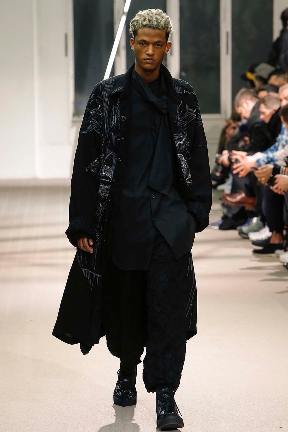 AUTUMN / WINTER 2019-20 | Yohji Yamamoto (ヨウジヤマモト) Official