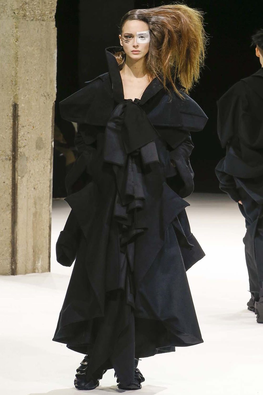 AUTUMN / WINTER 2018-19 | Yohji Yamamoto (ヨウジヤマモト) Official