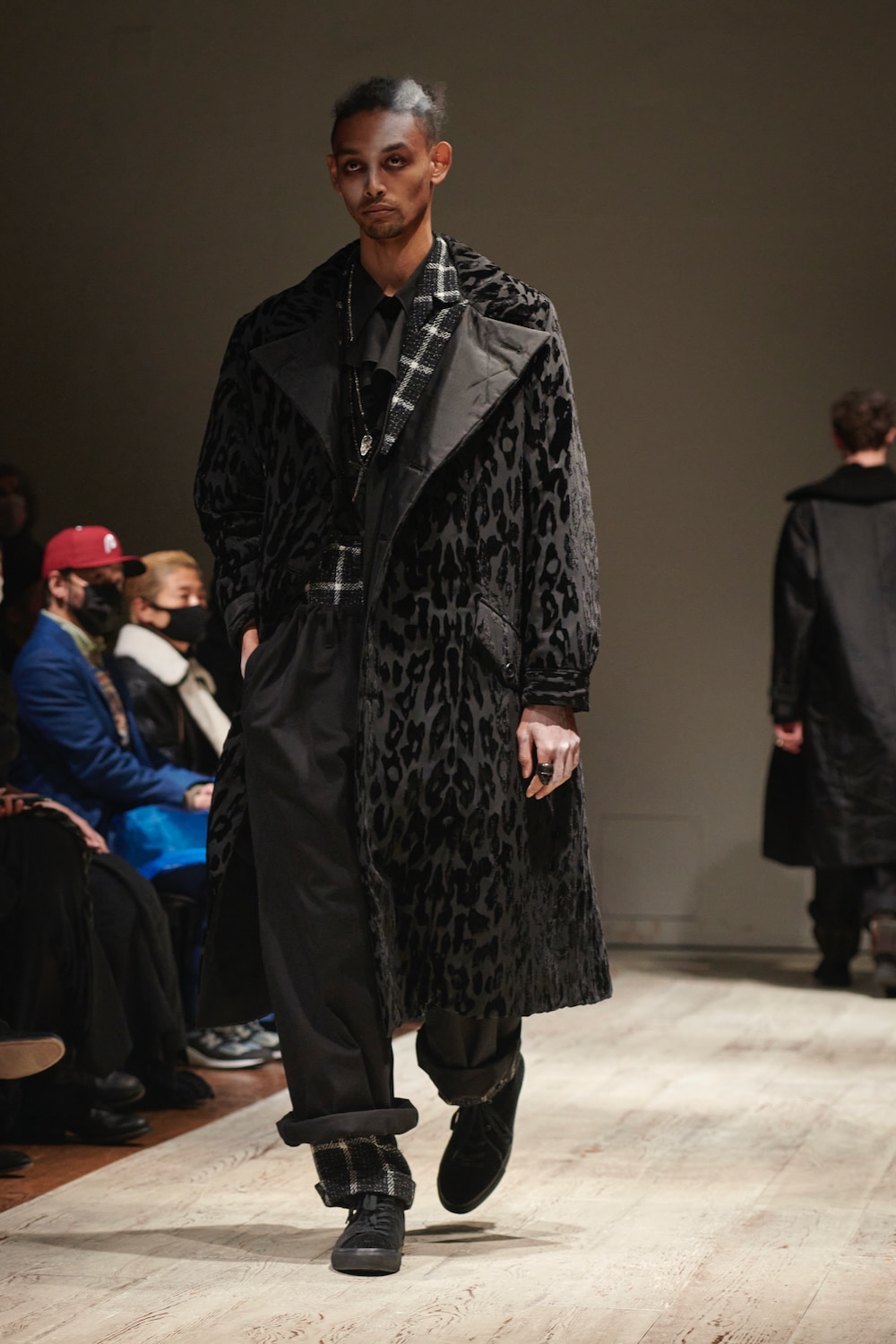 AUTUMN / WINTER 2022-23 | Yohji Yamamoto (ヨウジヤマモト) Official