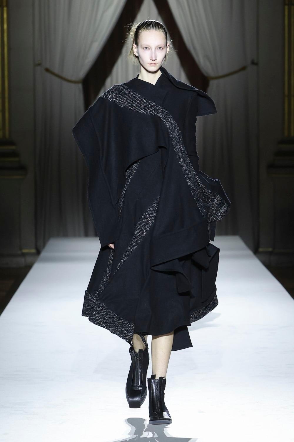 AUTUMN / WINTER 2025-26 | Yohji Yamamoto (ヨウジヤマモト) Official