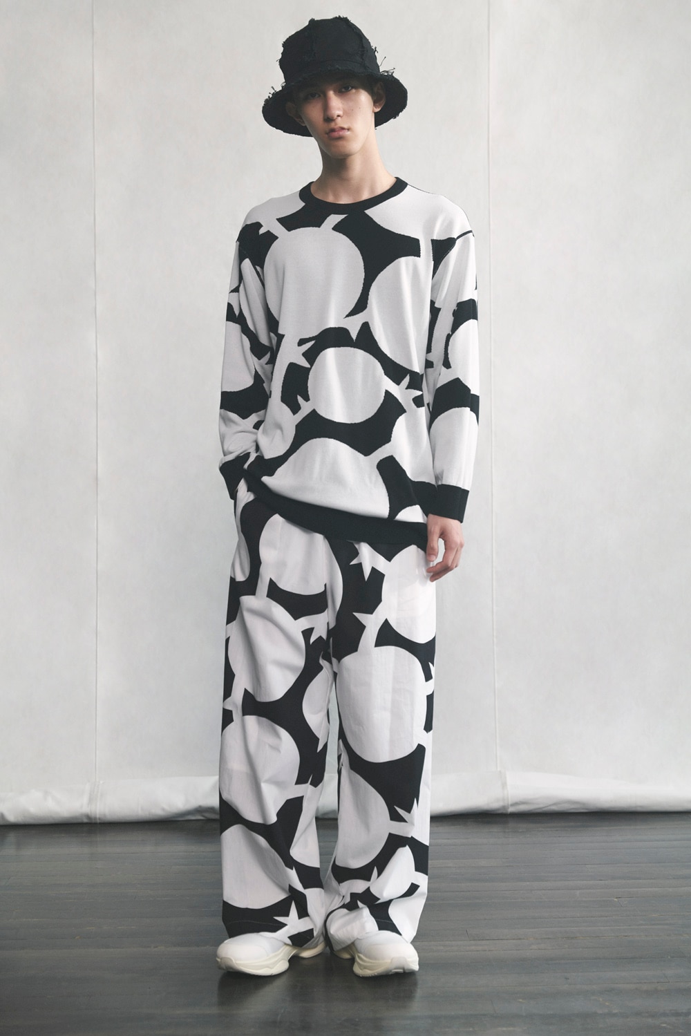 Y's GENDER NEUTRAL SS25 | Yohji Yamamoto (ヨウジヤマモト) Official