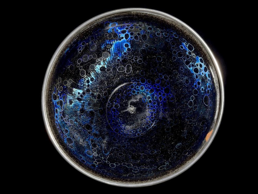 国宝「曜変天目茶碗」輝きの秘密 最新科学で真相に迫る : 読売新聞