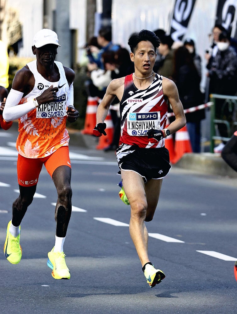オリンピック:五輪3連覇狙うキプチョゲがまさかの失速…20キロ手前で