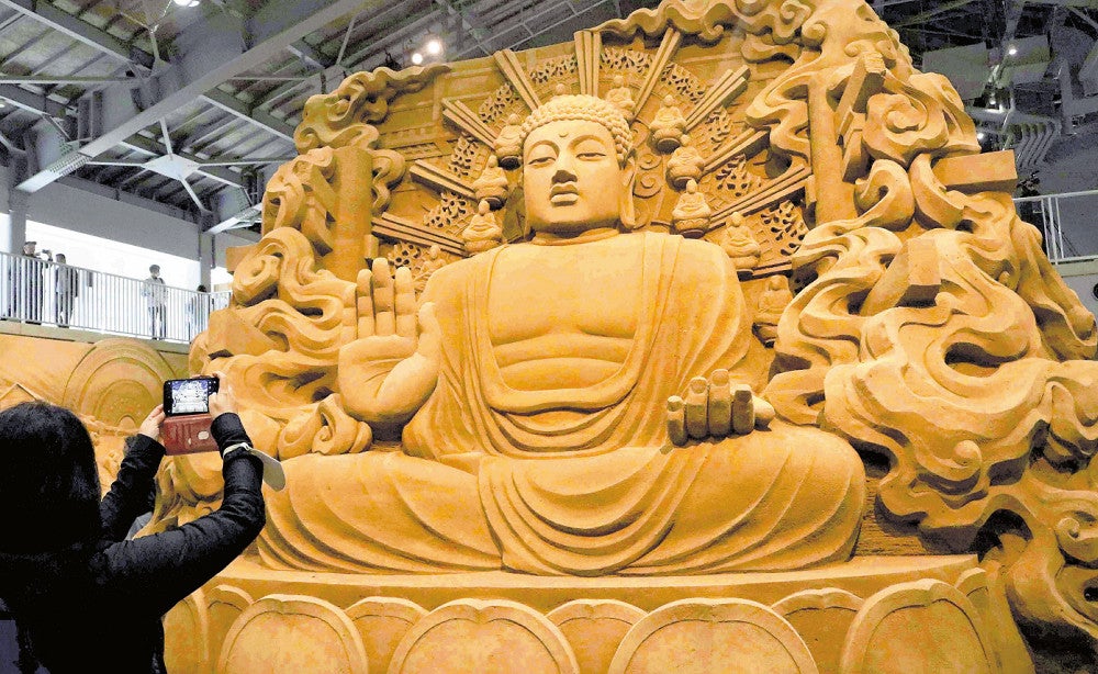 鳥取：奈良の大仏 迫力：地域ニュース : 読売新聞