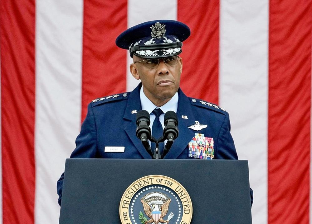トランプ大統領、米軍制服組トップのブラウン氏を異例の解任…軍高官
