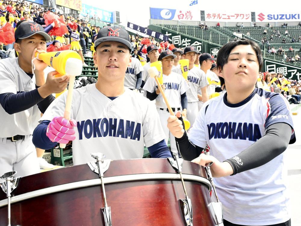 高校野球：横浜アルプス席、野球部員が先輩から託された去年から唯一