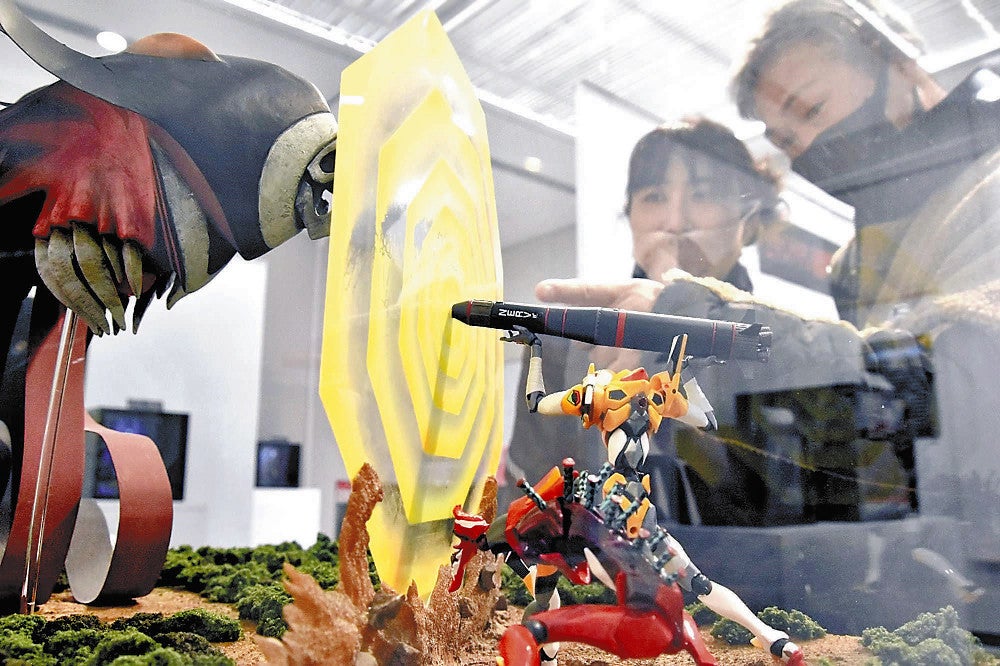 エヴァ」の名場面、海洋堂フィギュアで再現…「すごくリアルでワクワク