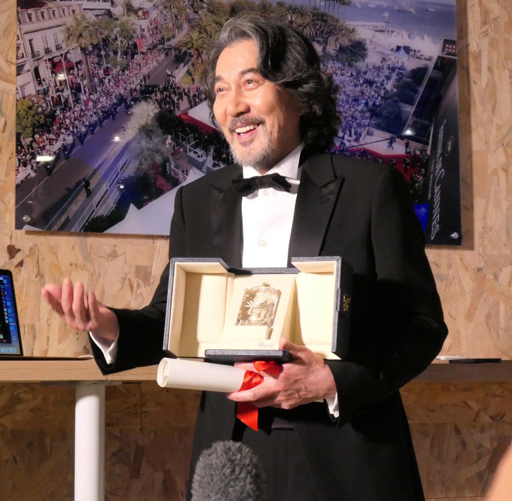 役所広司さん、カンヌ男優賞に輝き「やっと柳楽くんに追いついたかな