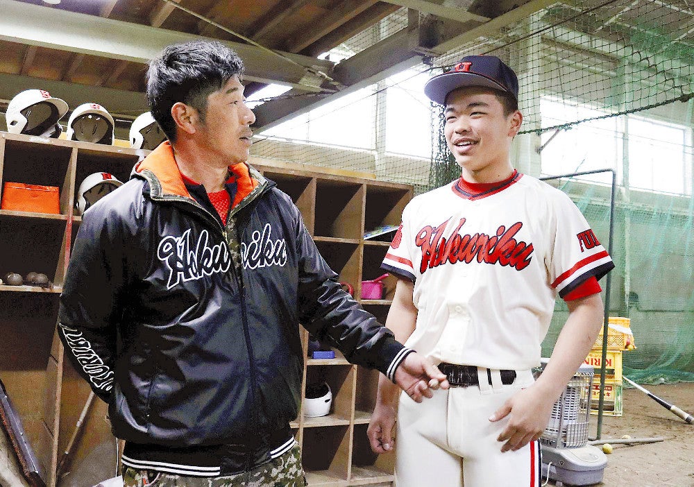 高校野球：北陸が「阪急そっくり」赤ユニホーム、34年ぶりセンバツへ