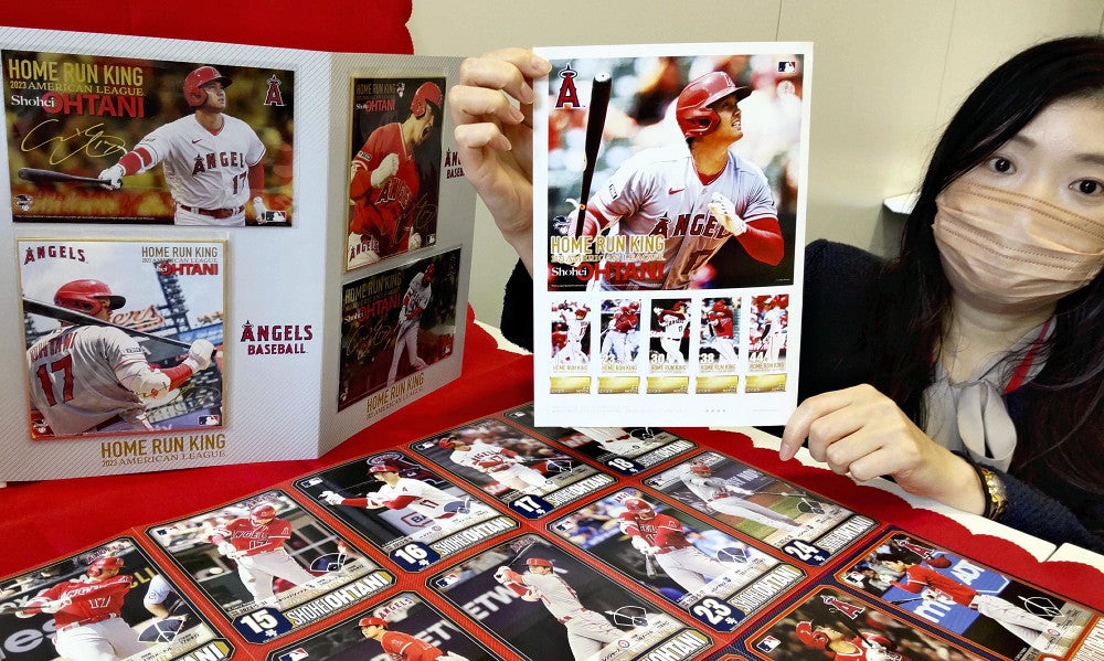 本塁打王の大谷翔平、今季1号写真が切手・44本セットのポストカード