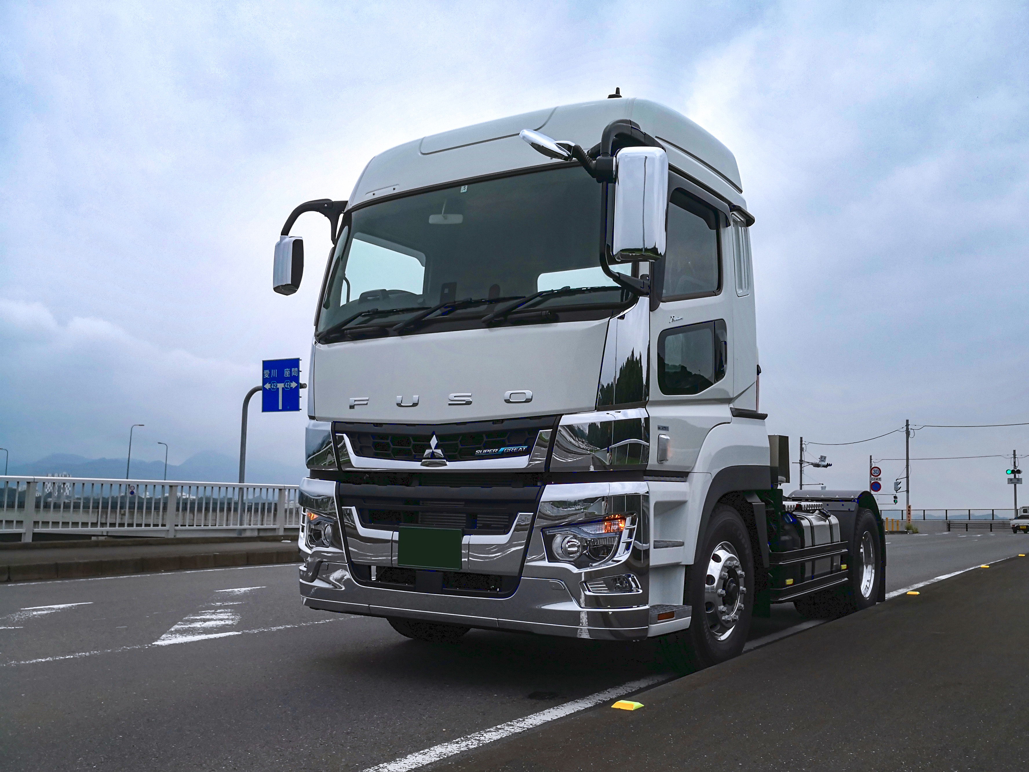 17スーパーグレートトレーラーヘッドラン プベゼル右 ML272366 17