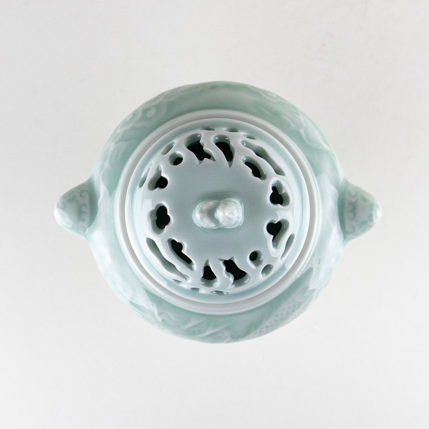 有田焼やきもの市場 | 有田焼 青磁龍彫 三つ足香炉（木箱入） | 美術品