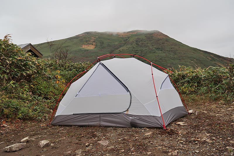 快適性を重視したモンベルの最新テント「ルナドーム2型」を、仙ノ倉山