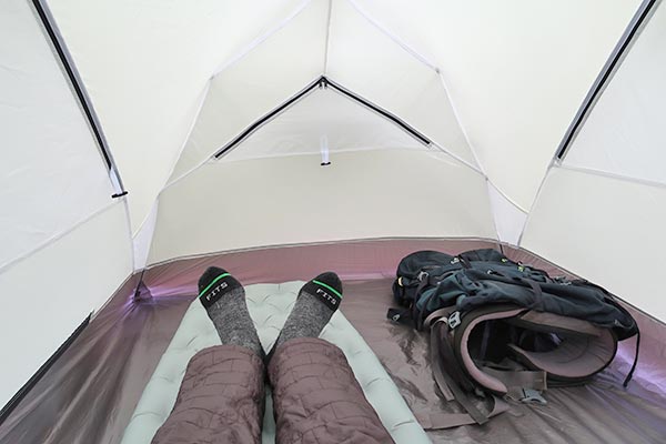 快適性を重視したモンベルの最新テント「ルナドーム2型」を、仙ノ倉山