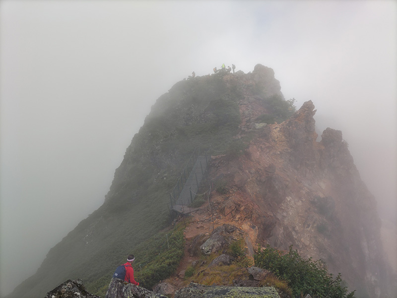 南八ヶ岳を縦走。晴れ間は見えるのか…… - 山と溪谷オンライン