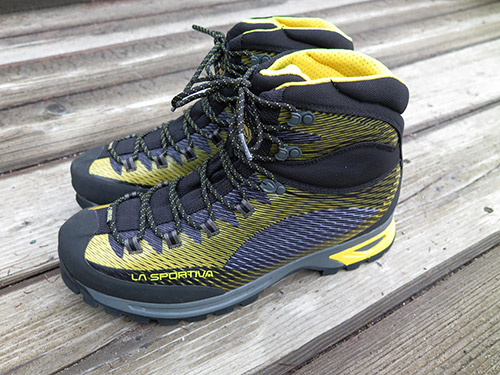 甲武信ヶ岳で軽量柔軟トレッキングブーツの実力をチェック