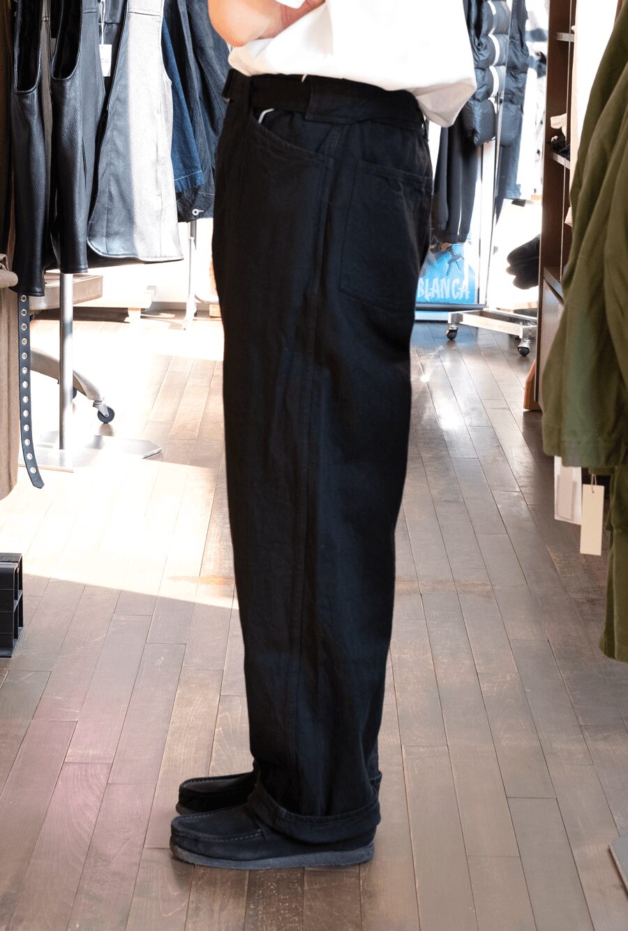 COMOLI デニム ベルテッドパンツ | 大阪心斎橋のメンズ洋服のセレクト