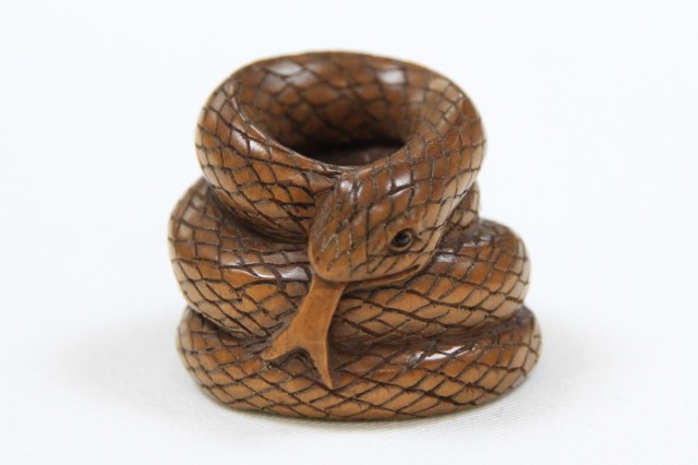 京都清水寺門前 お土産・仏具の京佛具山口屋｜木彫り根付（へび）Hand