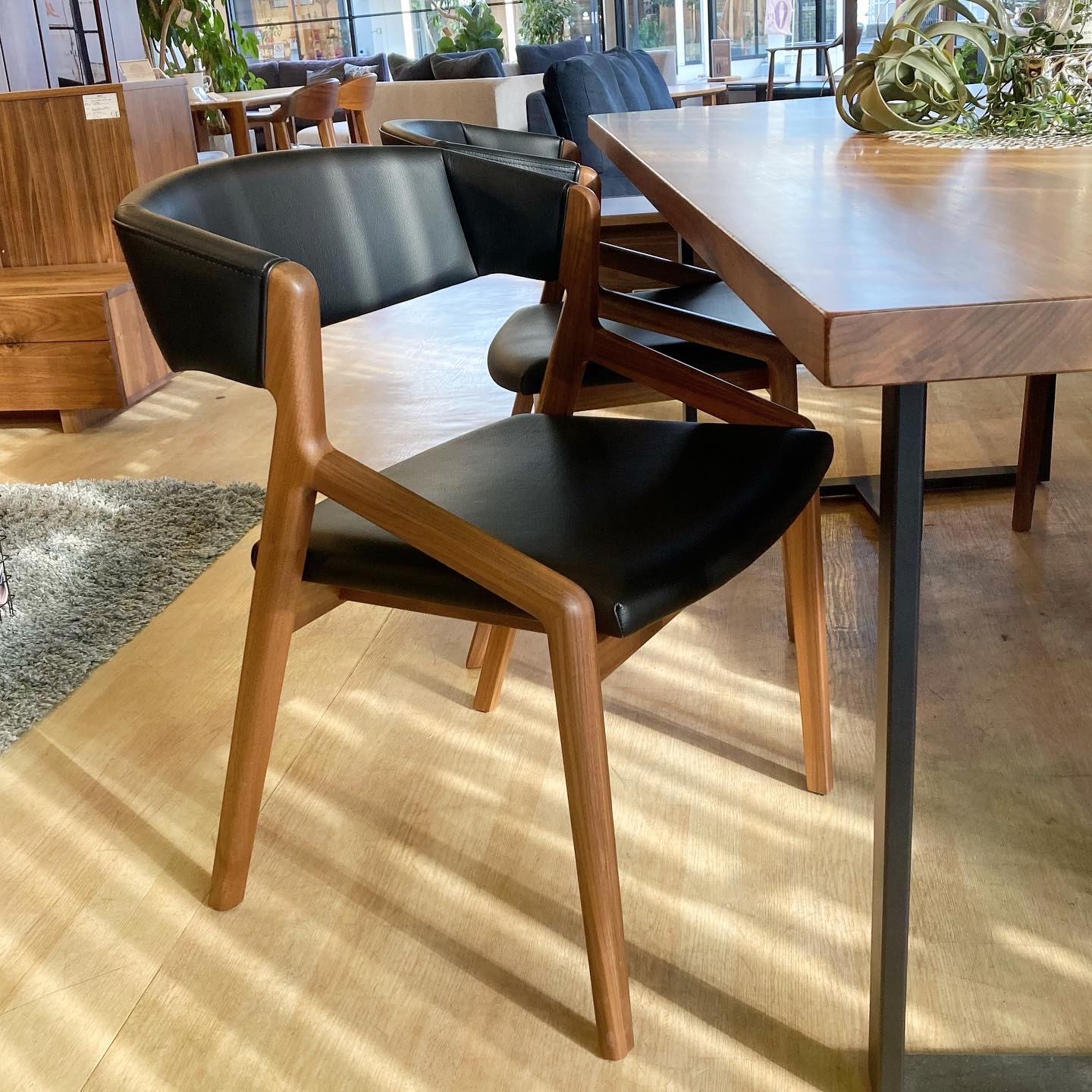 ダイニングチェア DC323-1W – 商品カタログ