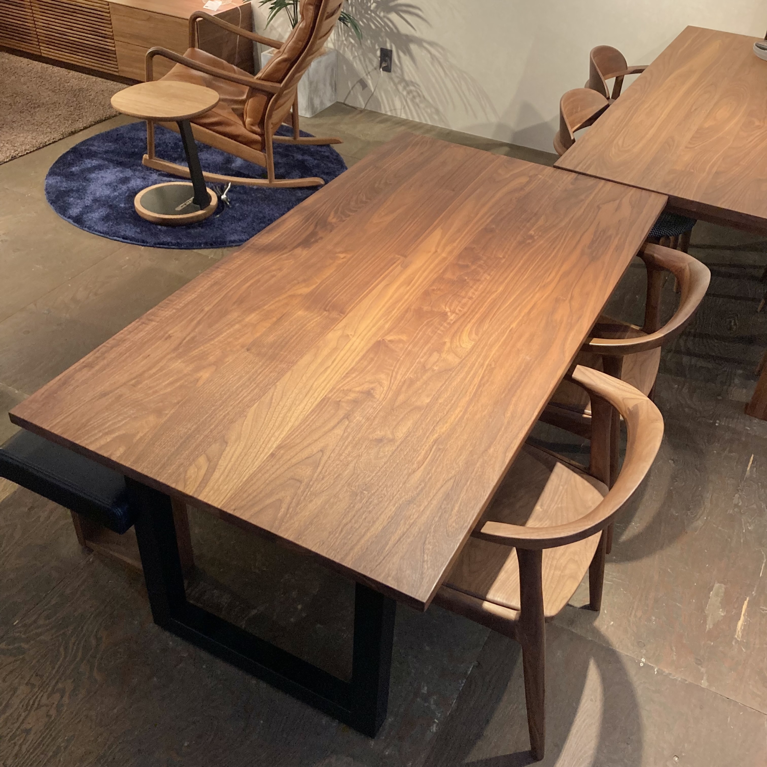 マスターウォール・ダイニングテーブルとシキファニチア・チェアの