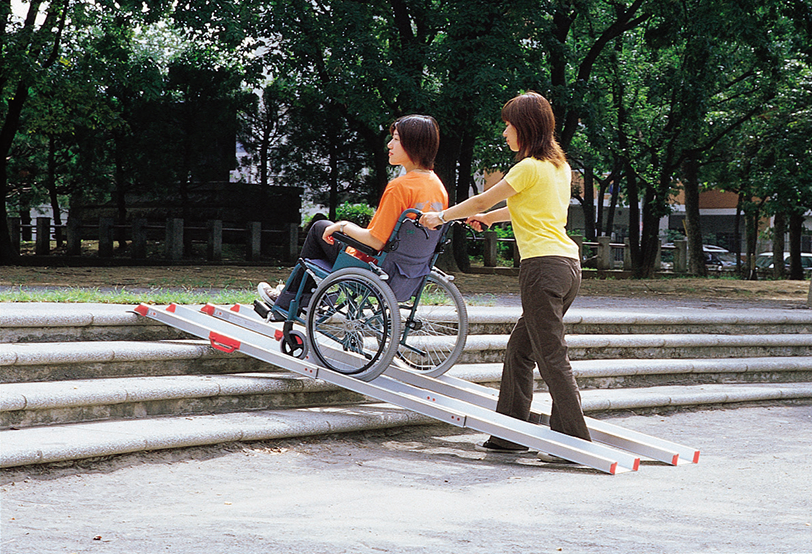 イーストアイ ESKスライドスロープ 3mタイプ/2本組 ｜ スロープの