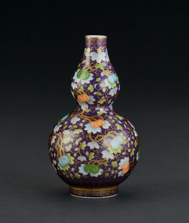 霽藍地粉彩描金瓜瓞綿延葫蘆瓶-宇珍國際藝術| Yu Jen Taipei重要中國瓷